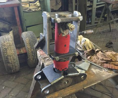 Neuer Hydraulikzylinder vorne an der Kufe anstatt Kette2